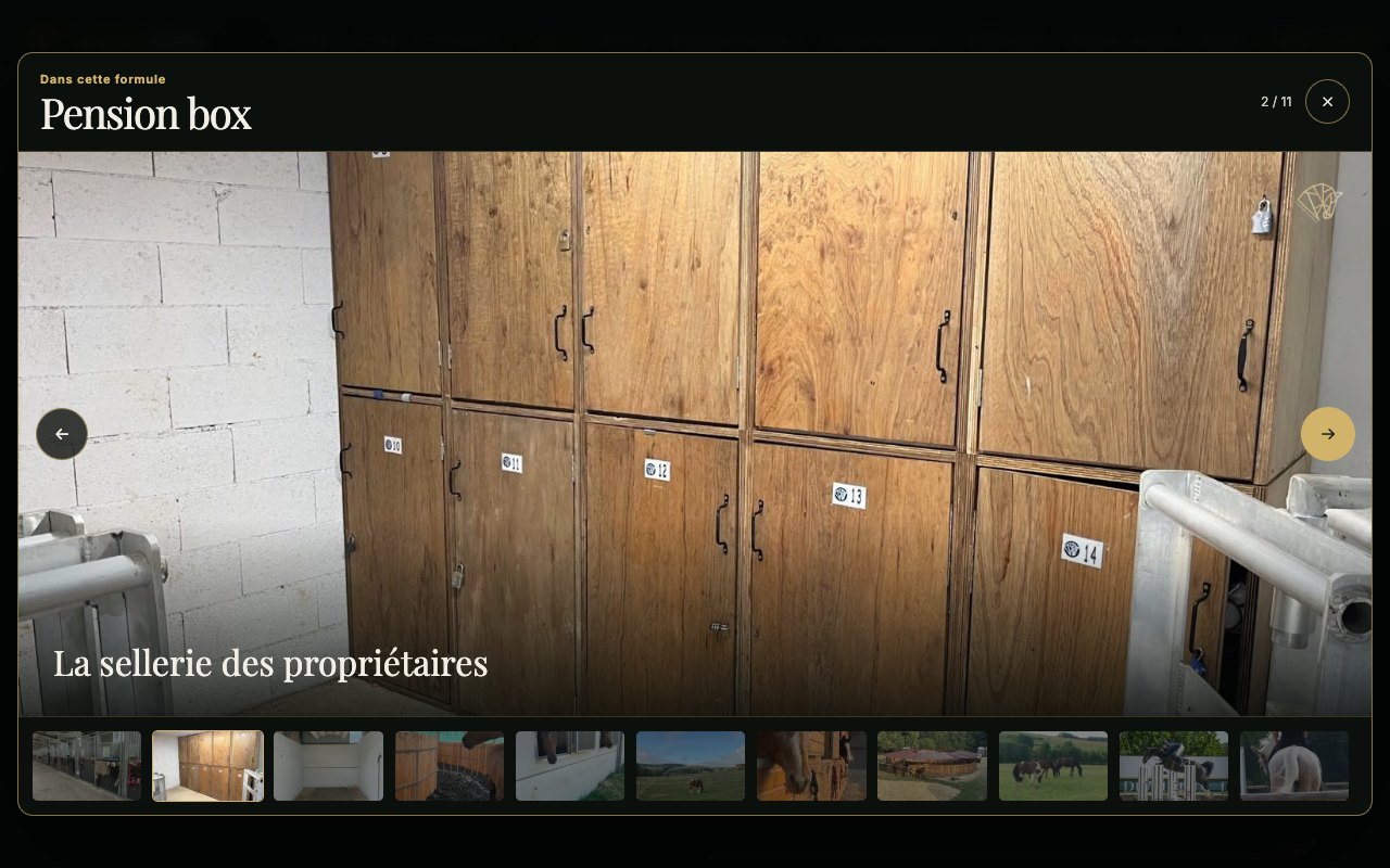 Galerie Pension box ouverte sur la sellerie des propriétaires, avec navigation entre les photos